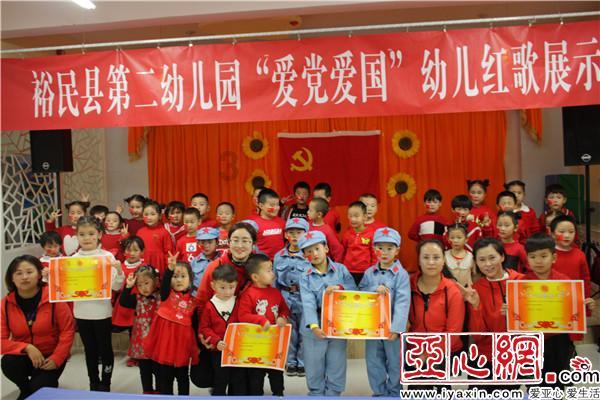 51岁陈浩民与妻子同框，蒋丽莎超瘦大长腿吸睛，他们夫妻之间的感情如何？游戏画面